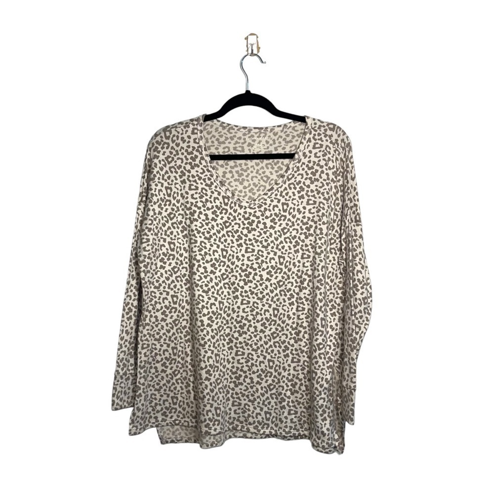 American Eagle Cream & Tan Leopard Print V-neck Plush Tee Medium Women’s